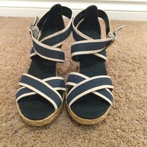 Gap Blue Wedges